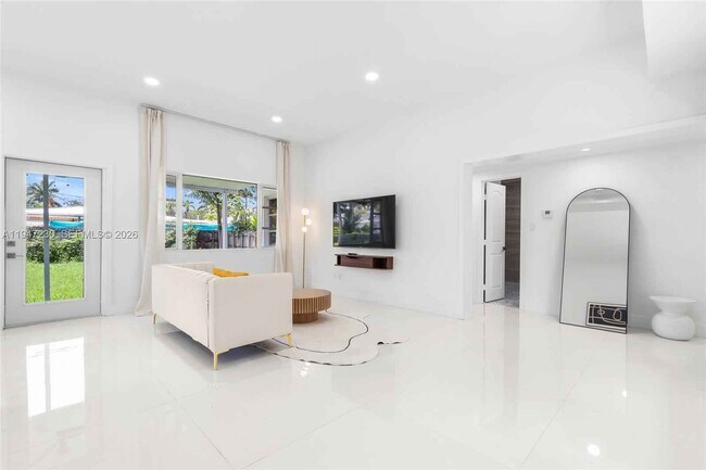 Building Photo - 1581 Normandy Dr