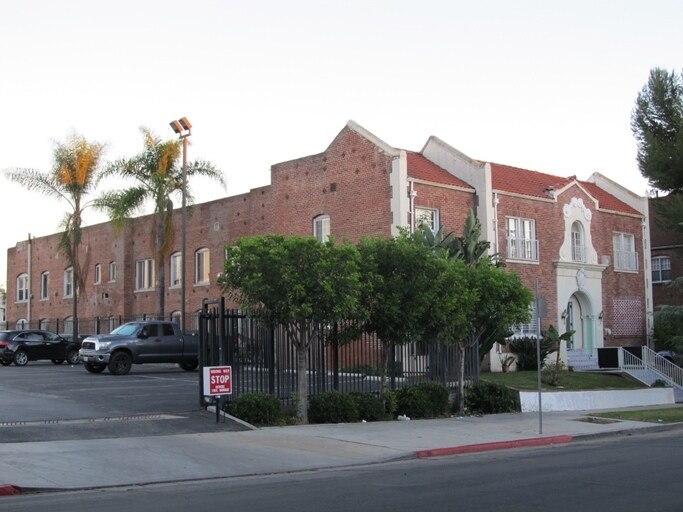 Primary Photo - 642 Plymouth Blvd