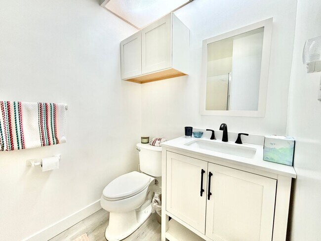 Foto del edificio - 2 Bedroom + 2 Bathroom Condo | Surfside III | Port Hueneme | Furnished