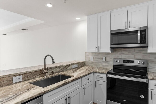 Building Photo - Upgraded First-Floor Condo in Old Bay Village – Located in Destin close to the Bay, Harbor and Be...