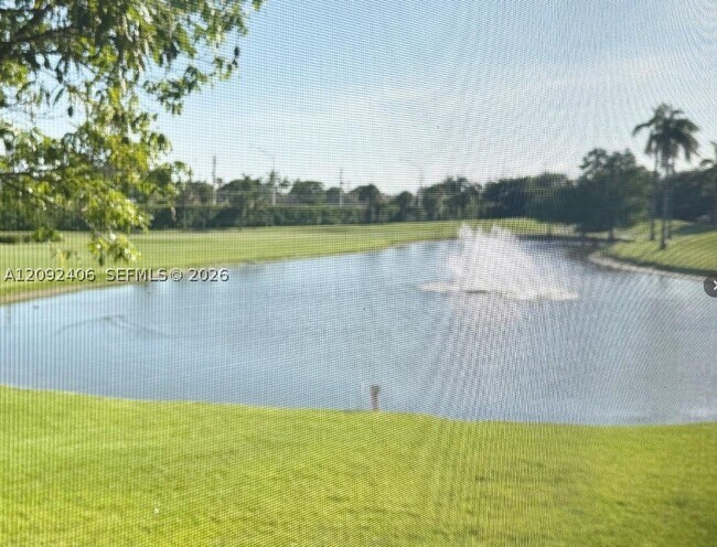 Building Photo - 400 S Hollybrook Dr