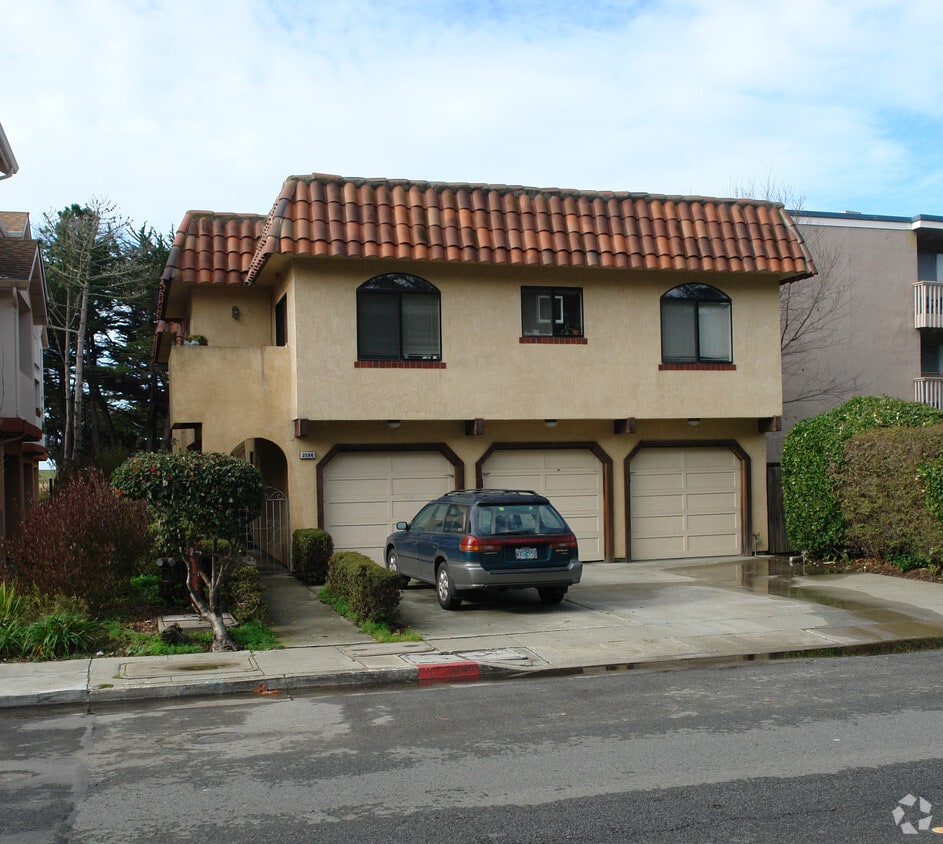 Building Photo - 2584 Francisco Blvd