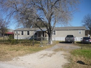 Building Photo - 5100 Tanglewood Dr