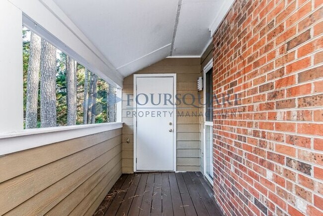 Foto del edificio - FRESHLY UPDATED CONDO in a PRIME RALEIGH LOCATION! 2 Bed w/ 2 en suite Bathrooms