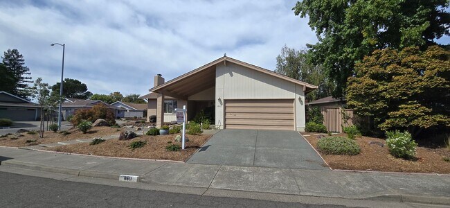Building Photo - Beautiful 55+ Community of Oakmont