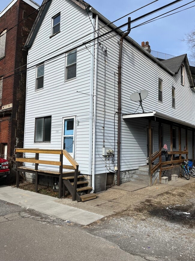 Building Photo - 3703 Alexis St