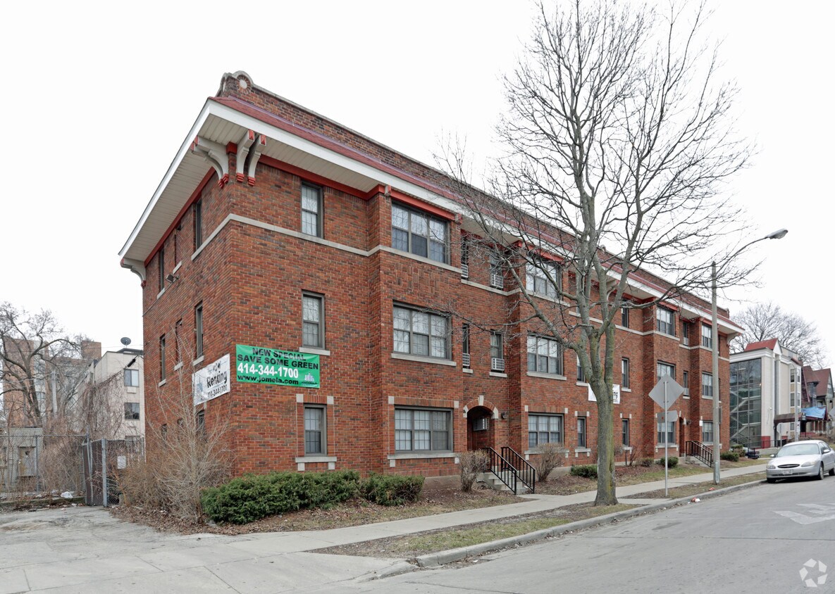 Building Photo - 2725-2733 W Kilbourn Ave