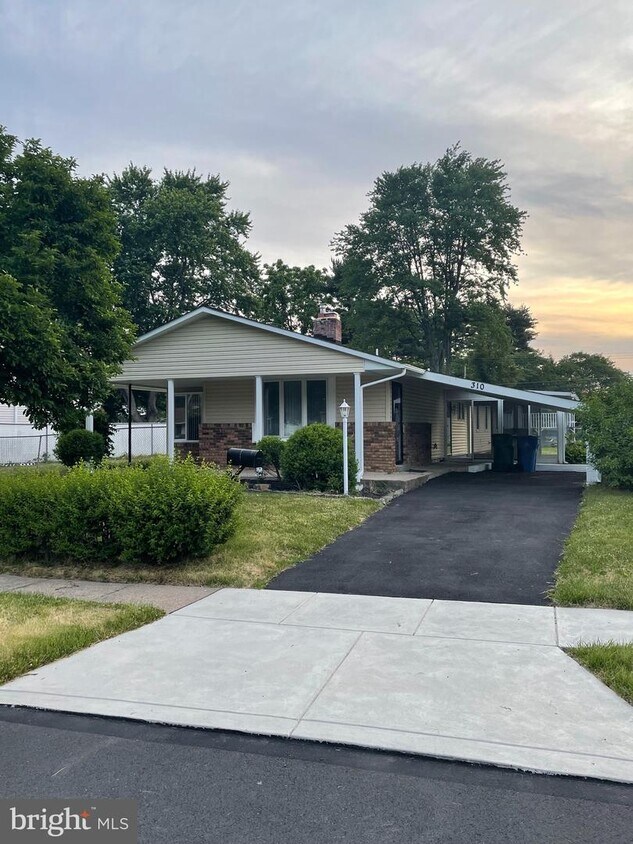Primary Photo - 310 Dogwood Dr