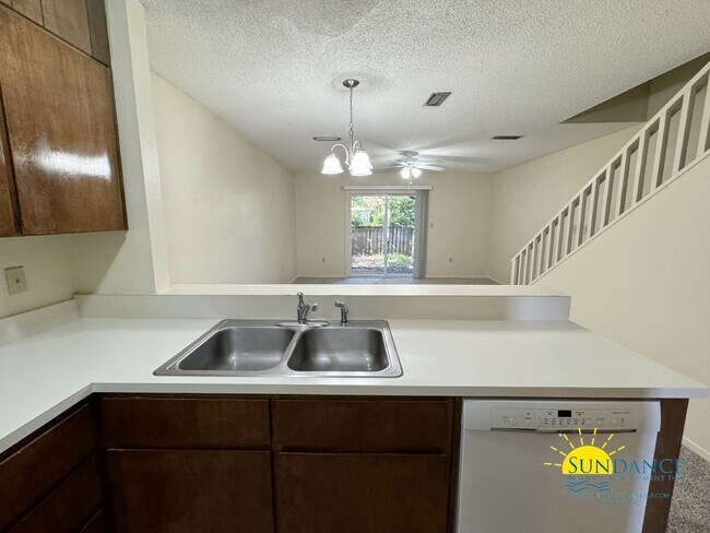 Foto del edificio - Charming Two-Story 2 Bedroom Home in Fort ...