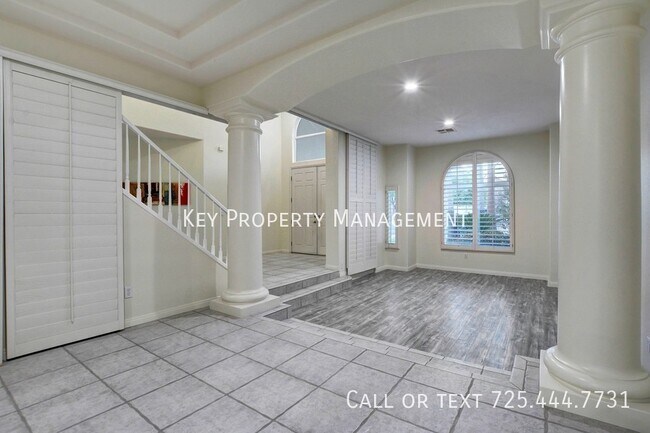 Building Photo - REMODELED GUARD GATED GOLF COURSE HOME W/ ...