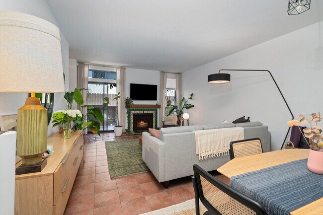 Foto del edificio - 12726 Mitchell Ave