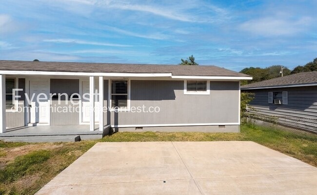 Building Photo - 41 Hiland Pl