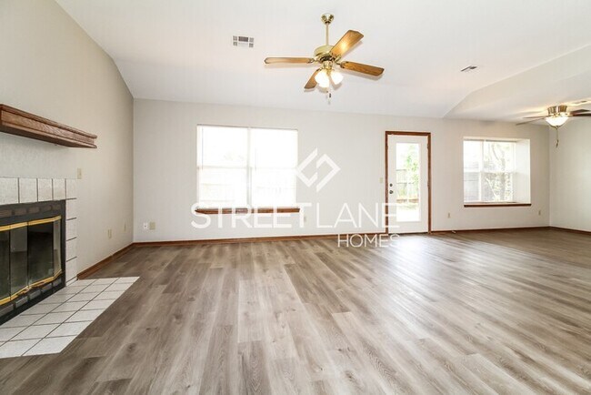 Building Photo - Charming 3 Bedroom, 2 Bath Home in Edmond,...