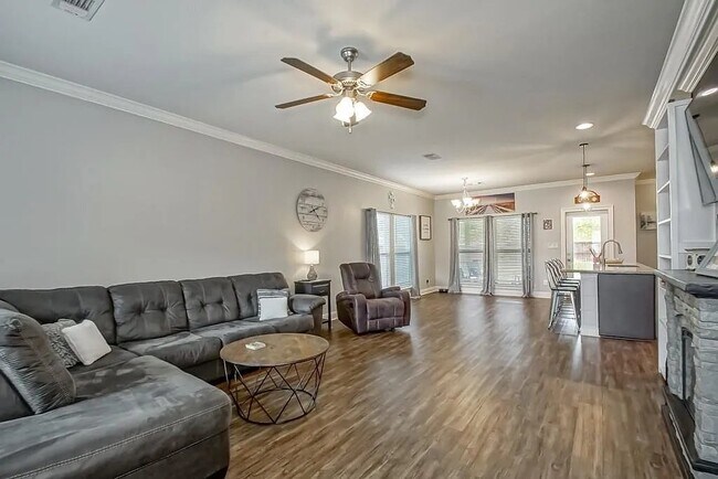 Foto del edificio - 59450 Spring Dr