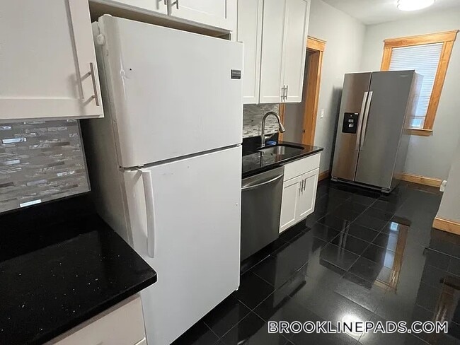 Building Photo - 152 Winchester St