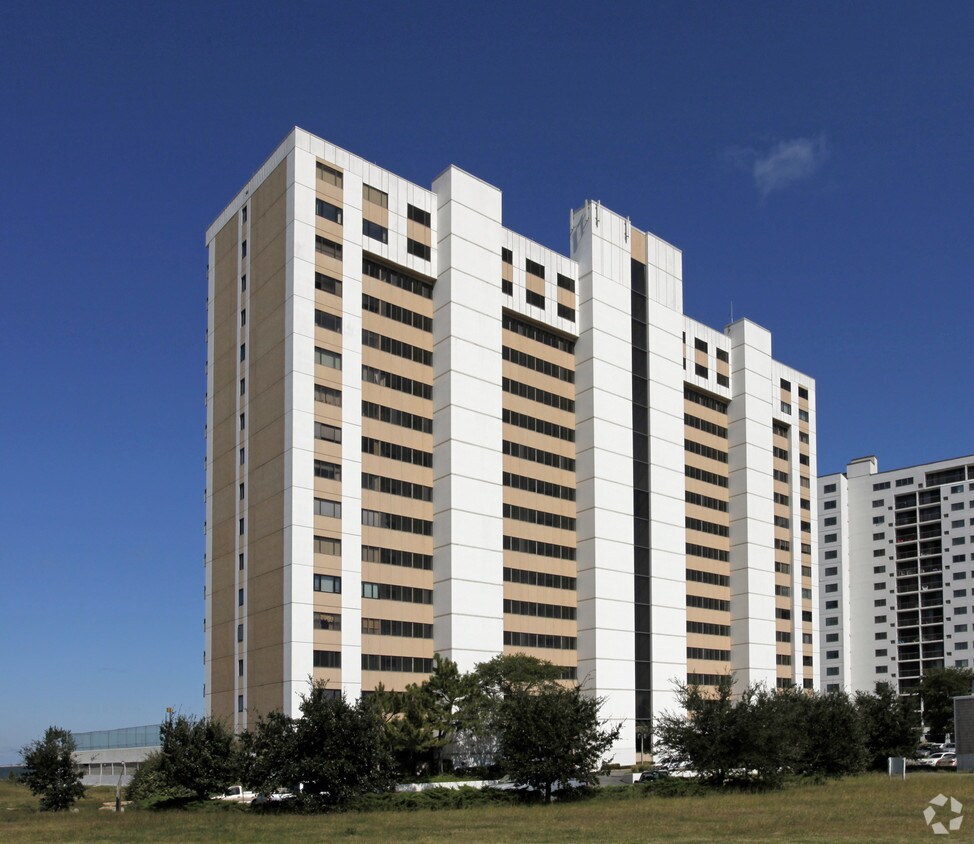 Harbour Gate Apartments in Virginia Beach, VA