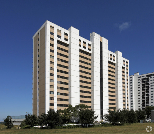 Building Photo - Harbour Gate