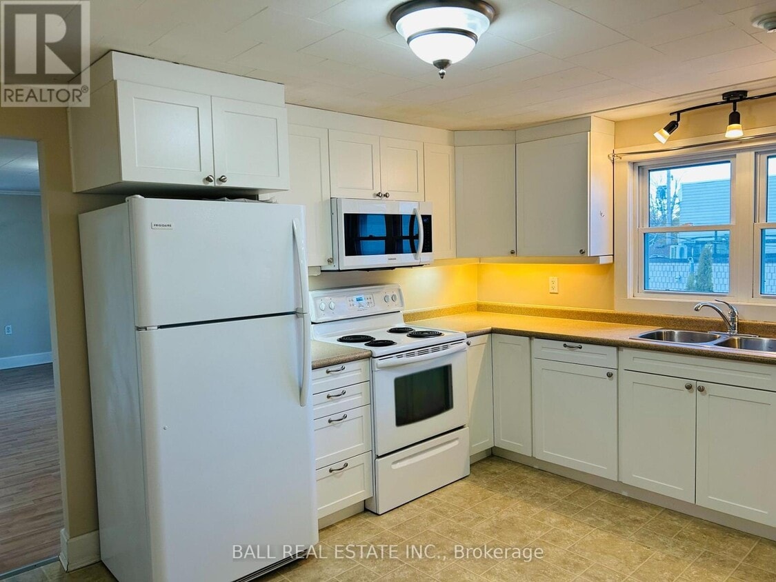 Primary Photo - 61 Bolton St