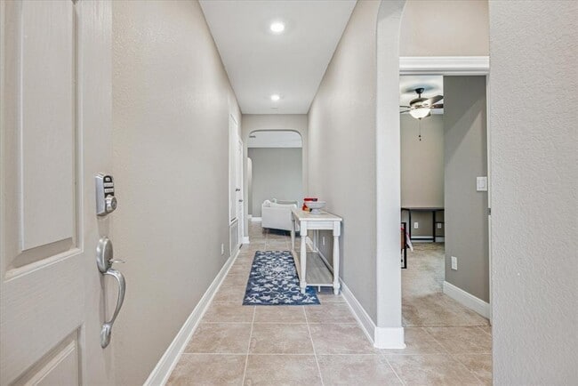 Building Photo - 6200 Albany Sleigh Dr