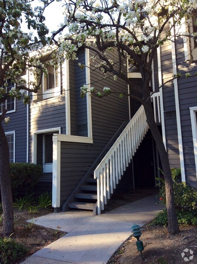 Building Photo - 25275 Pine Creek Ln