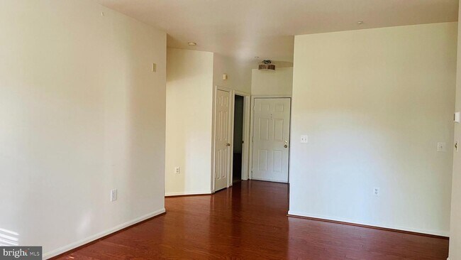 Building Photo - 4132 Fountainside Ln