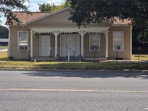 Building Photo - 601 W Washington Ave