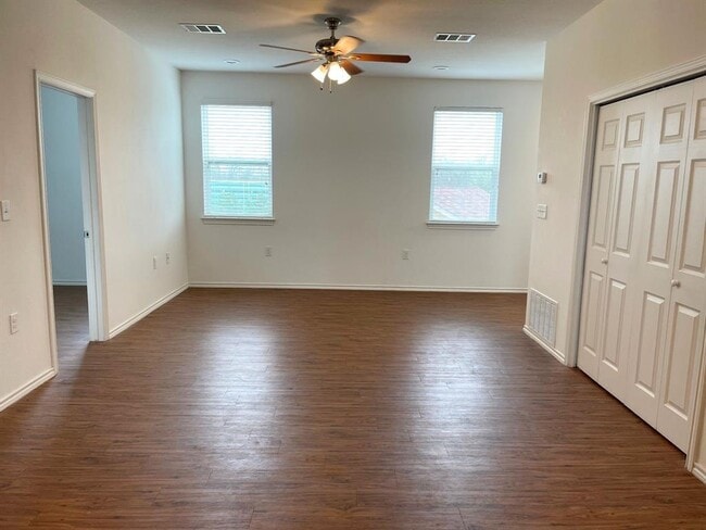 Building Photo - 805 Hallie Cove