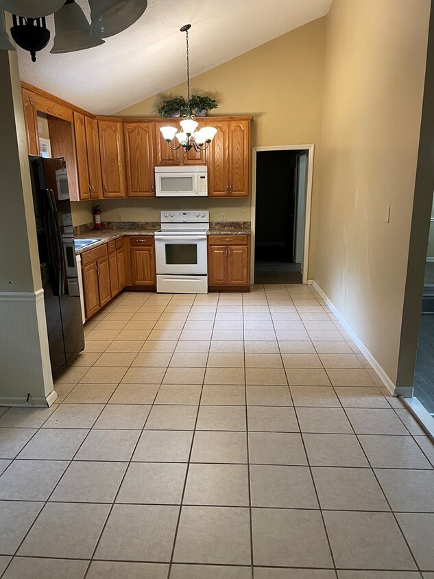 Foto del edificio - 4421 Woodcrest Dr
