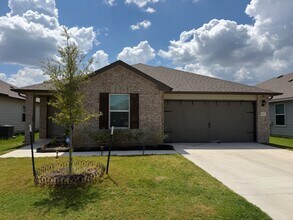 Building Photo - 1406 Rolling Thunder Dr