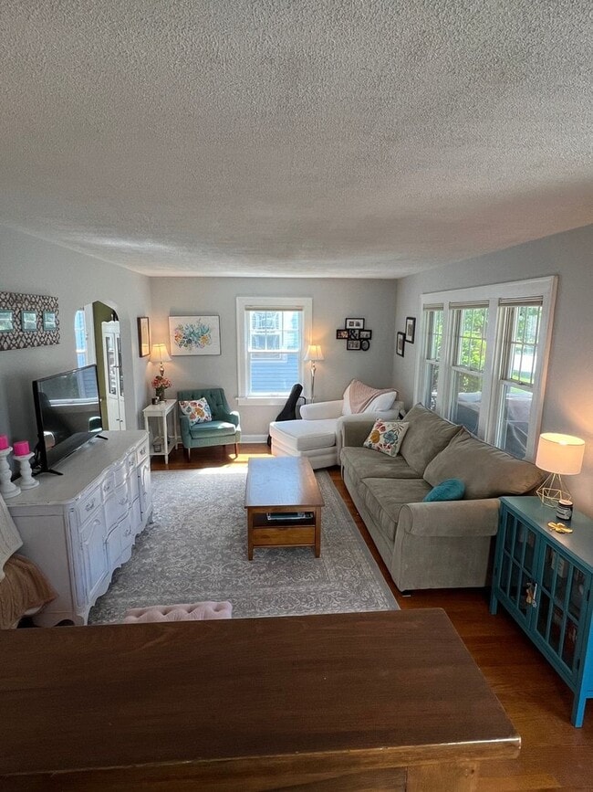 Building Photo - Charming 3 Bed/1 Bath Home in South Bend's...