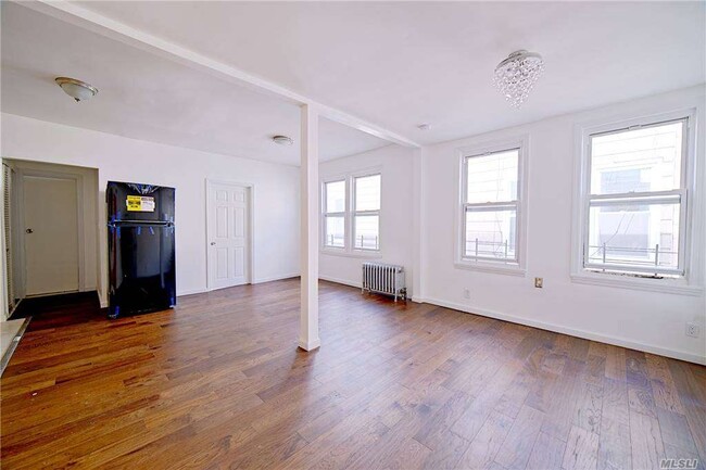 Building Photo - 1440 E 98th St
