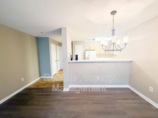 Building Photo - 1513 Kenmore Dr