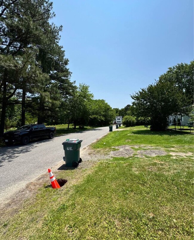 Foto del edificio - 4 bedroom 2 bath house in Henrico County! All appliances, laundry, central hvac, big yard