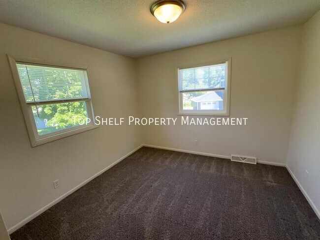 Foto del edificio - 306 SW Westview Dr