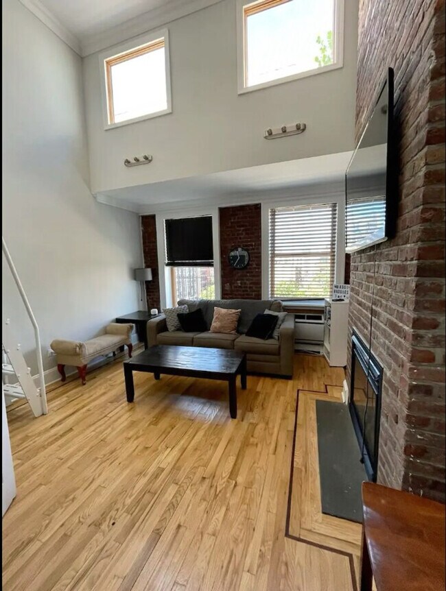 Foto del edificio - 446 W 50th St