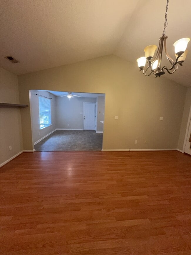 Building Photo - 121 Suffolk Cir