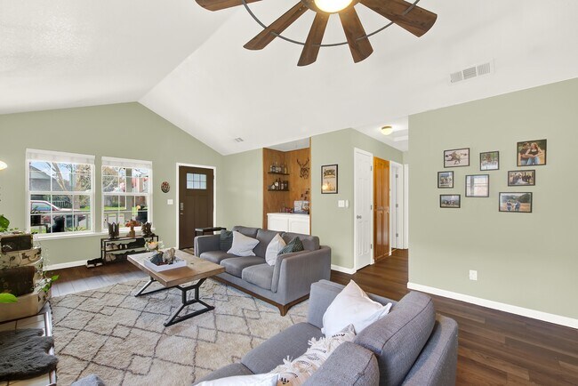 Foto del edificio - 209 White Oak Ln