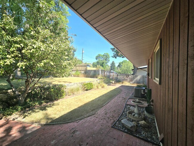 Building Photo - Charming 4-Bedroom Split-Level Home with S...