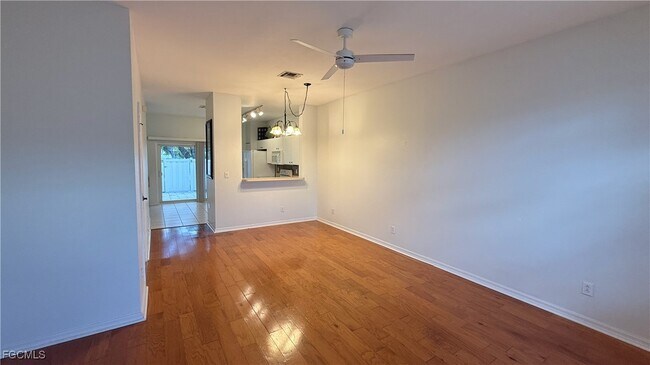 Building Photo - 3620 Pine Oak Cir