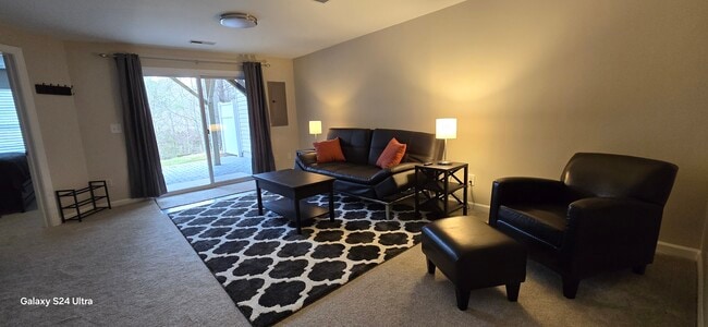 Foto del edificio - 14423 Hamletville St