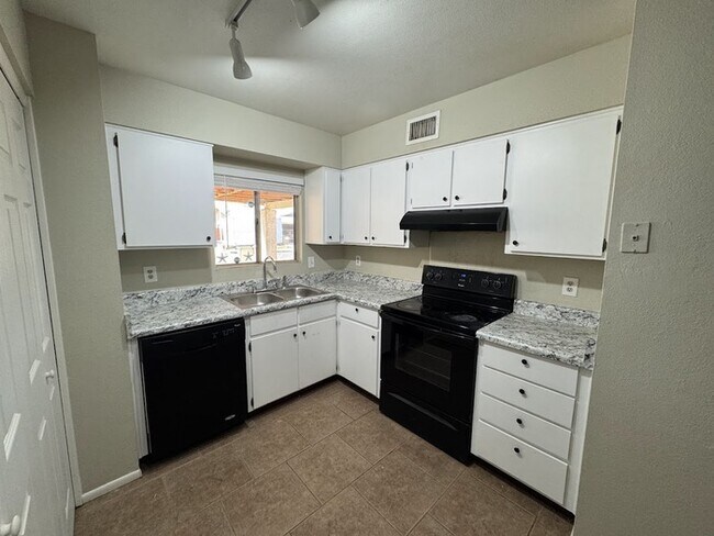 Foto del edificio - 5723 N 68th Dr