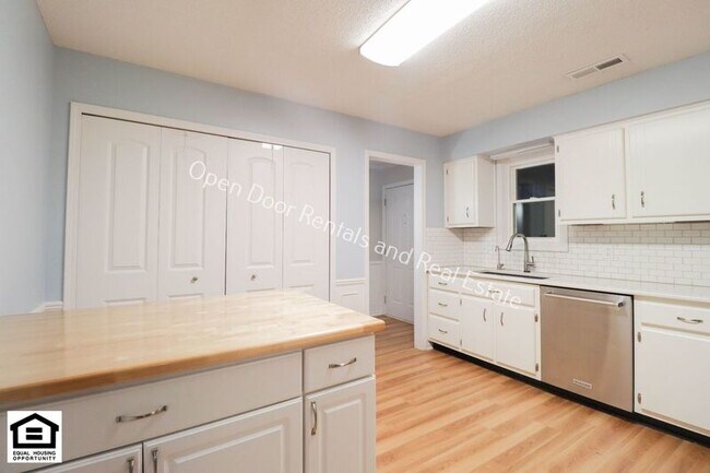 Foto del edificio - 6703 Sullivans Ct
