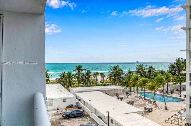 Building Photo - 5001 Collins Ave