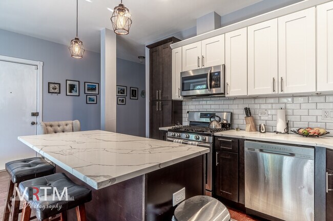 Foto del edificio - 836 W Wrightwood Ave