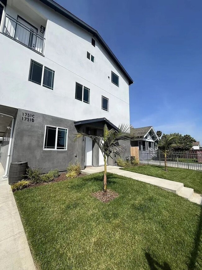 Building Photo - 1731 E 68th St