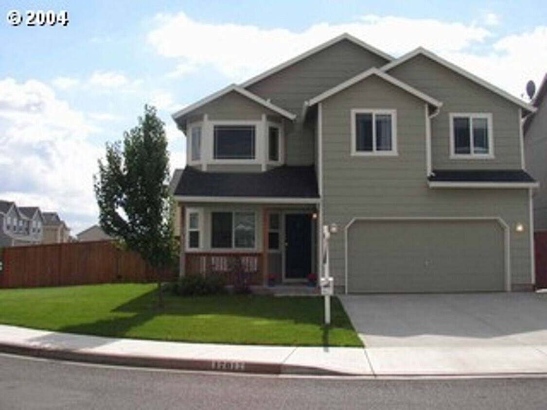 Great 3BD 2.5BA Fisher's Landing! Large Fe... - Great 3BD 2.5BA Fisher's Landing! Large Fe...