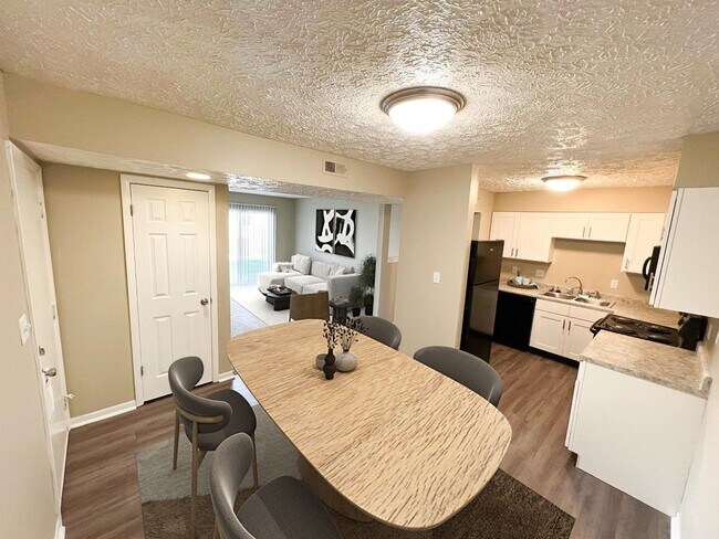 Foto del edificio - Spacious One Bedroom Apartment with Walk in Closet!