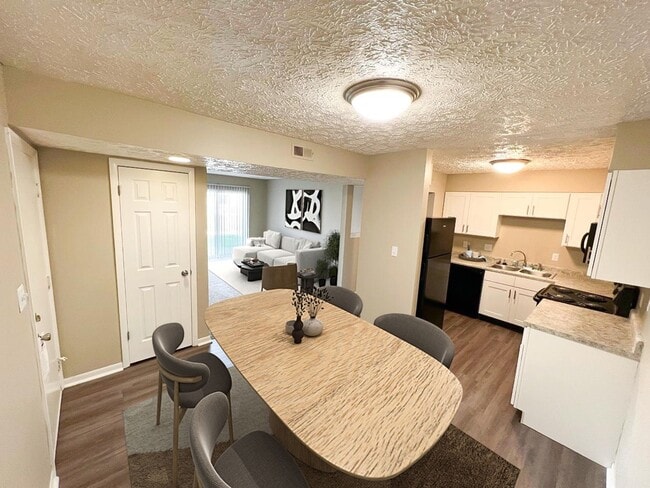 Foto del edificio - Spacious One Bedroom Apartment with W/D Connection!