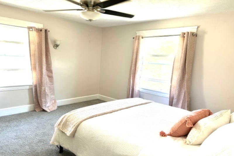 Photo - 1686 Lee Rd (Cleveland Heights, OH)