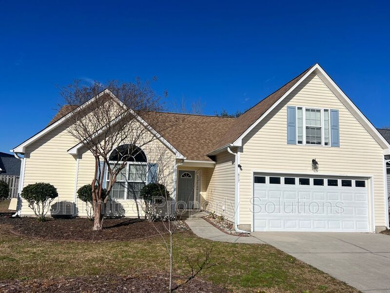 Primary Photo - 617 Hillside Dr